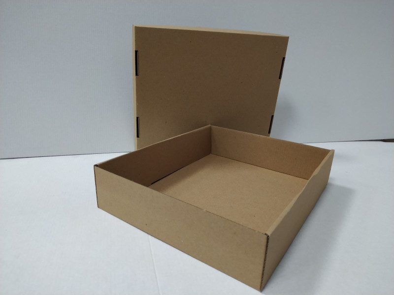 Kimetszett doboz süteményes 260x210x60x30 mm + tető 312E B
